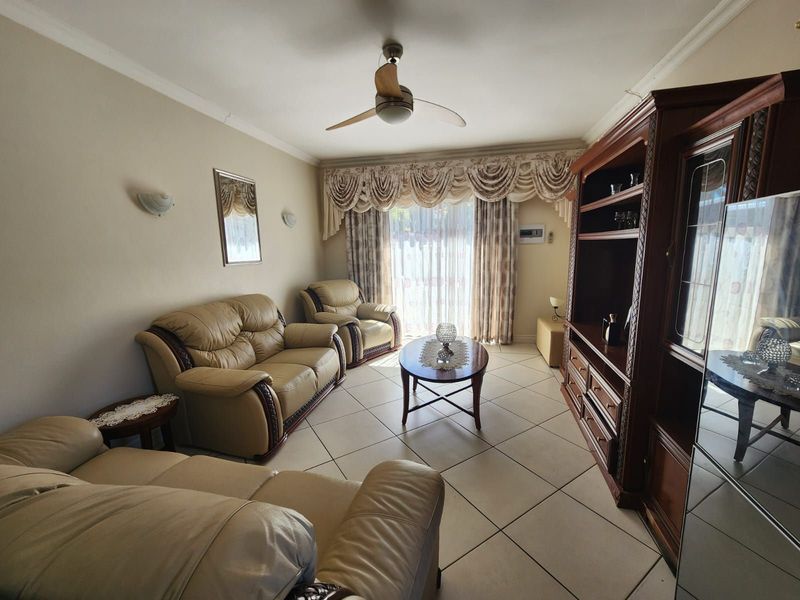 House For Sale in Hillcrest - Photo 3