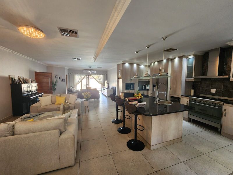 House For Sale in Hillcrest - Photo 4