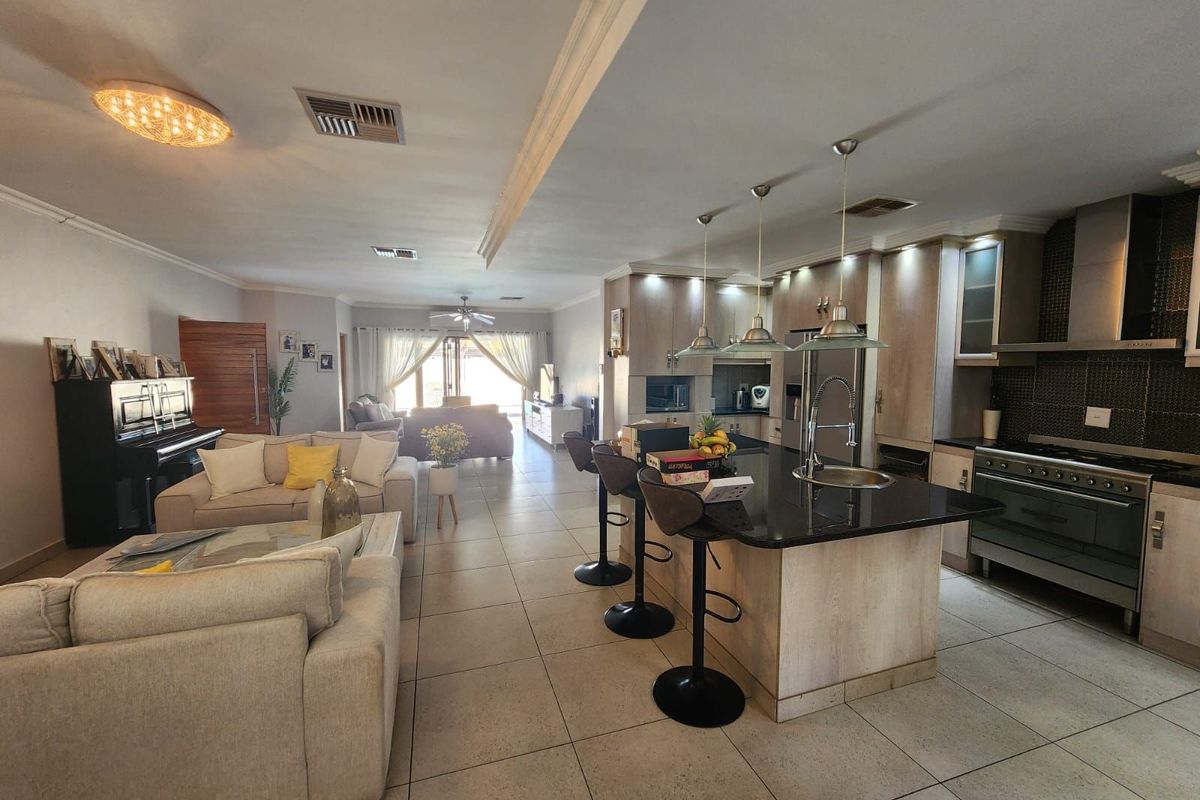 House For Sale in Hillcrest - Photo 4