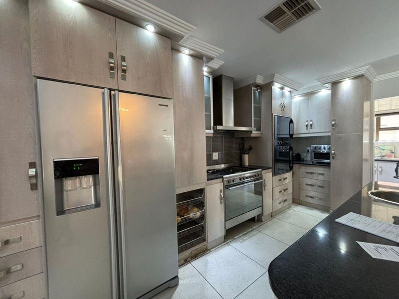 House For Sale in Hillcrest - Photo 9