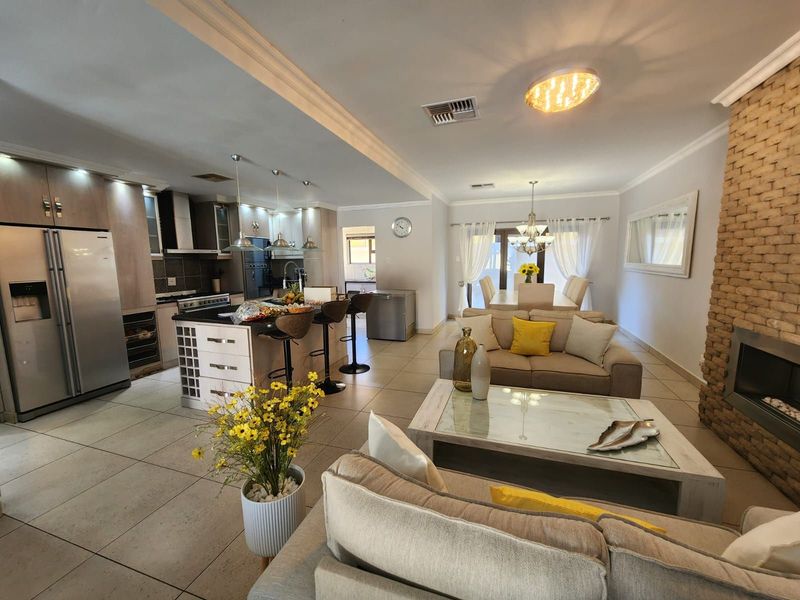 House For Sale in Hillcrest - Photo 2