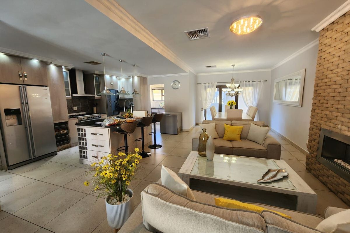 House For Sale in Hillcrest - Photo 2