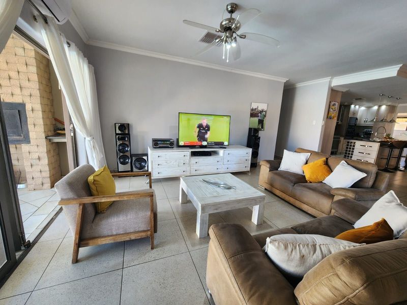 House For Sale in Hillcrest - Photo 5