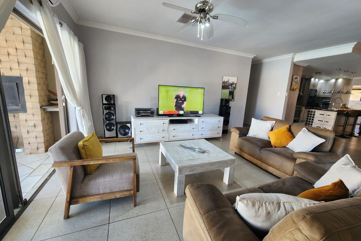 House For Sale in Hillcrest - Photo 5