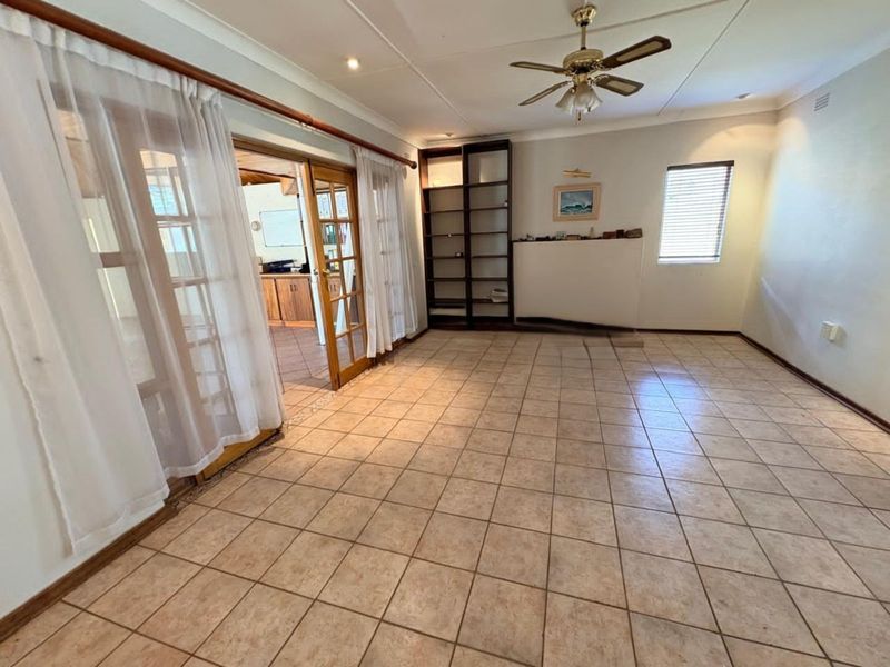 House For Sale in Monument Heights - Photo 5