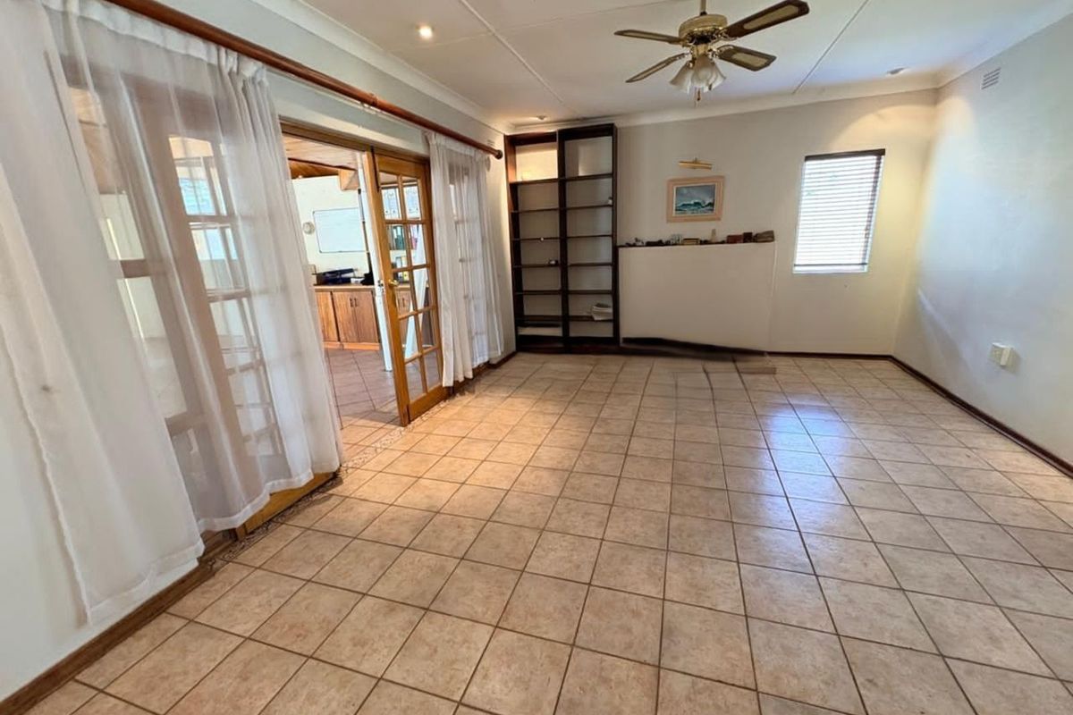 House For Sale in Monument Heights - Photo 5