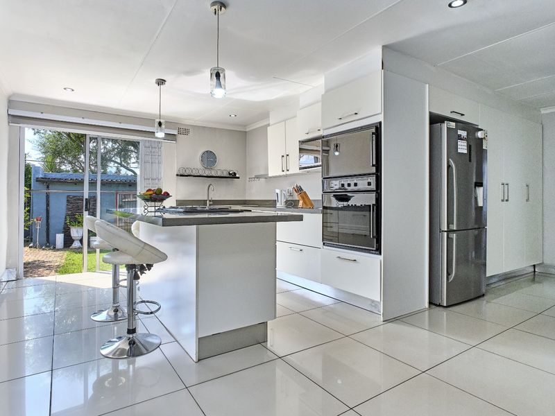 House For Sale in Greymont - Photo 2