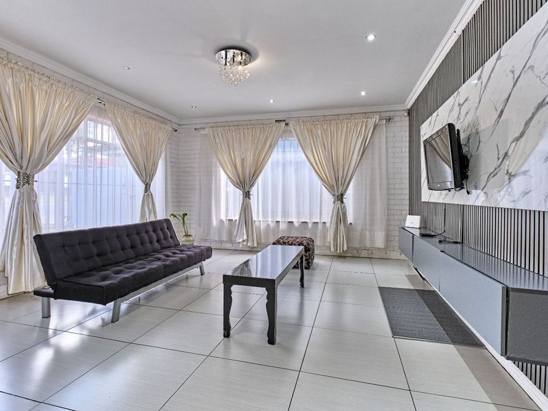 House For Sale in Greymont - Photo 5