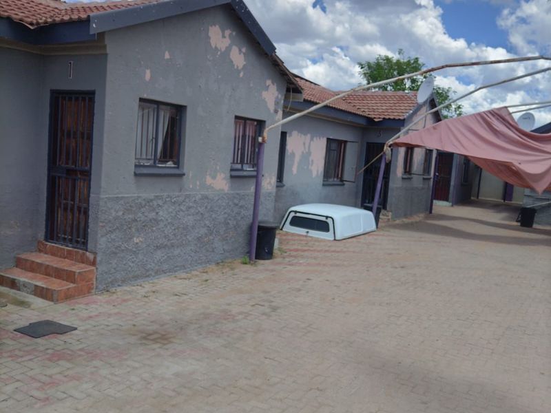House For Sale in Seshego - Photo 2