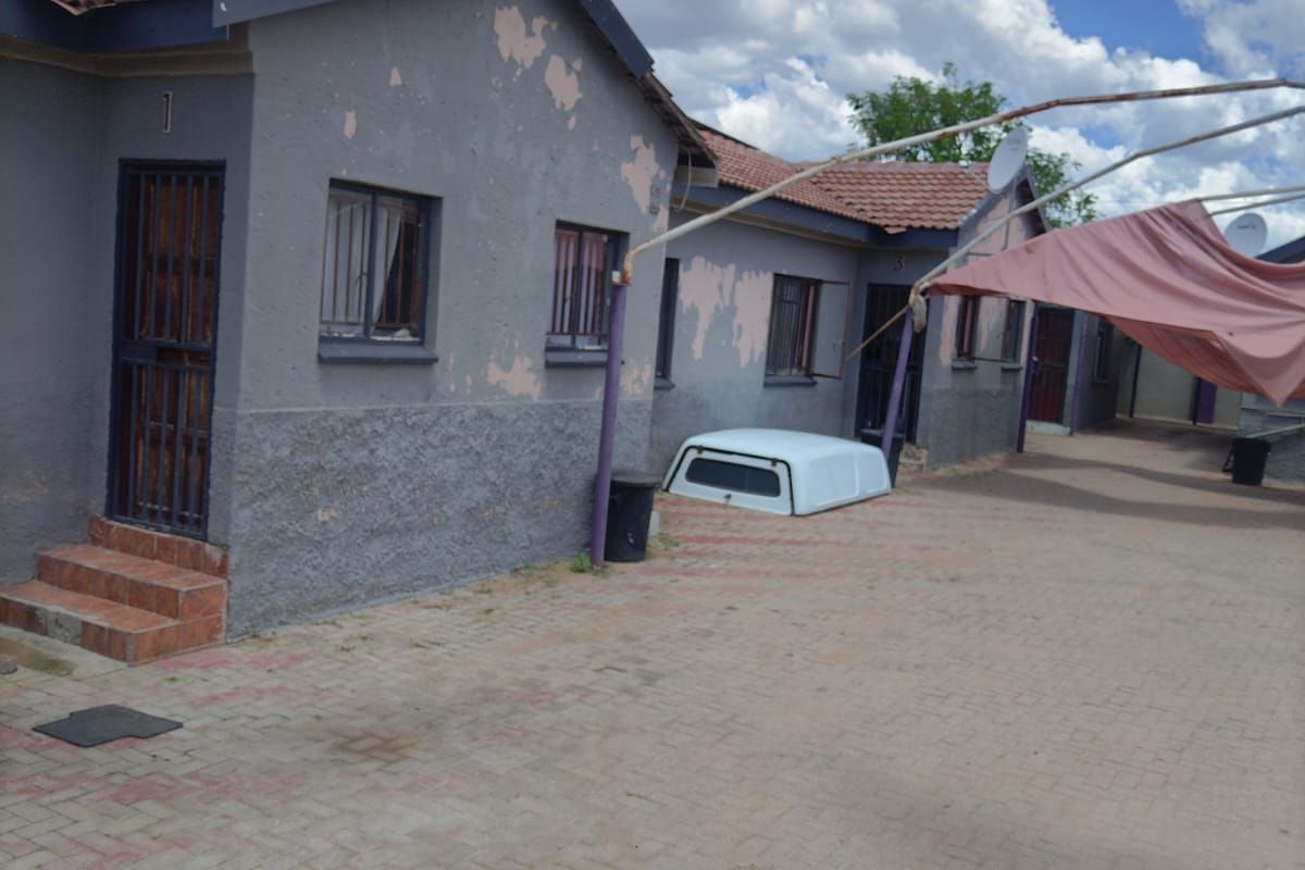 House For Sale in Seshego - Photo 2