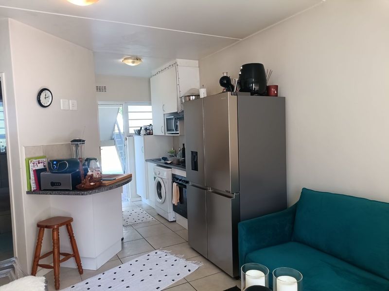 Apartment For Sale in Highbury - Photo 2