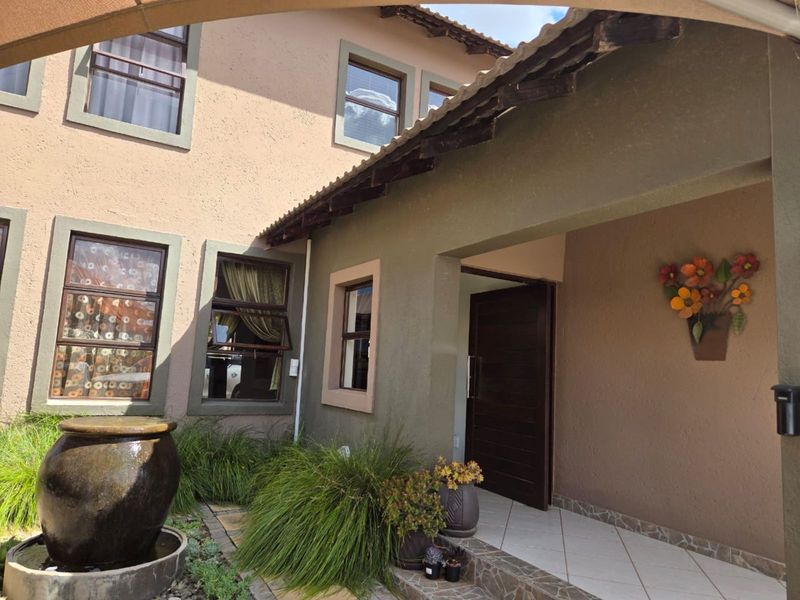 House For Sale in Bendor - Photo 2