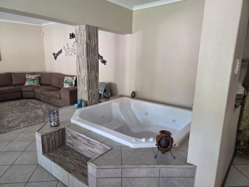 House For Sale in Bendor - Photo 4