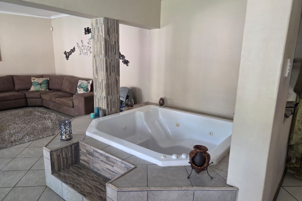 House For Sale in Bendor - Photo 4