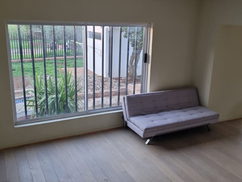 House To Rent in Westdene - Photo 5