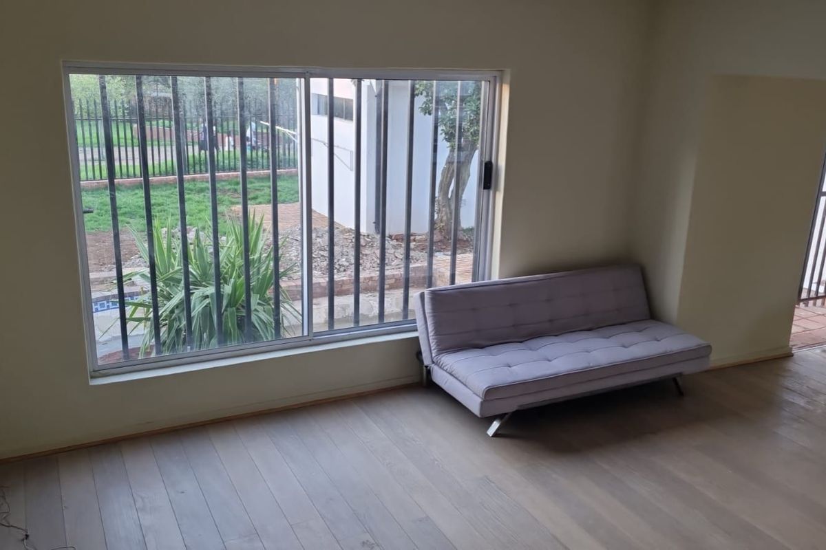 House To Rent in Westdene - Photo 5