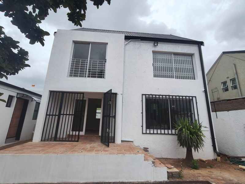 House To Rent in Westdene - Photo 2