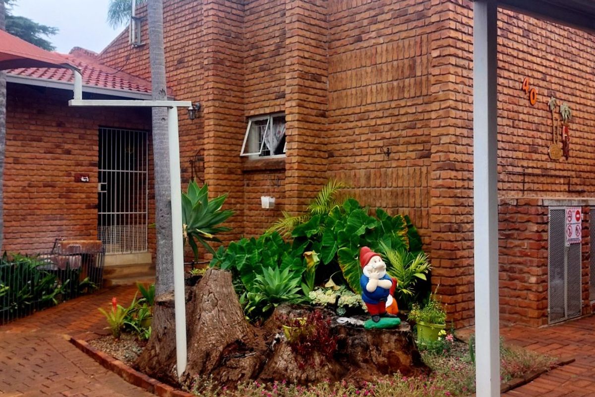 House For Sale in Flora Park - Photo 2