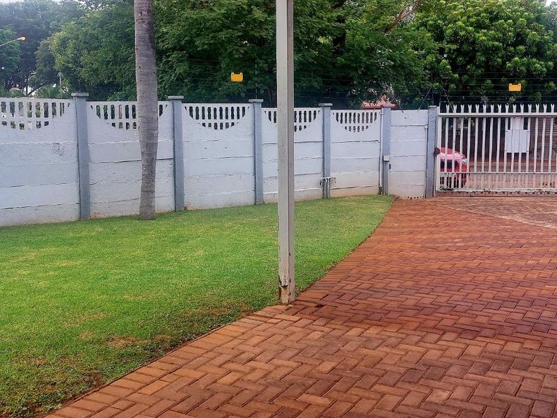 House For Sale in Flora Park - Photo 4