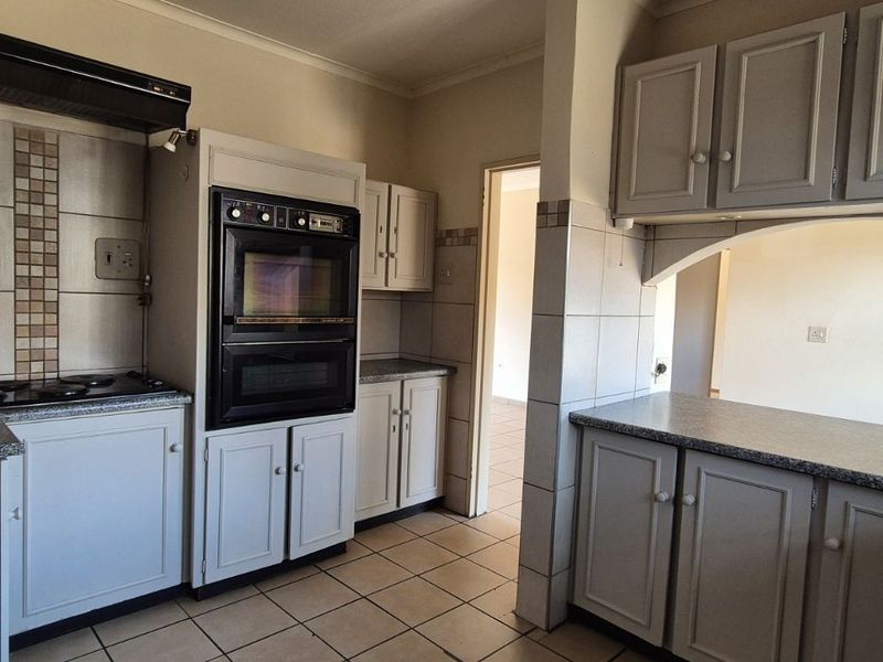 Townhouse For Sale in Lydenburg Central - Photo 10