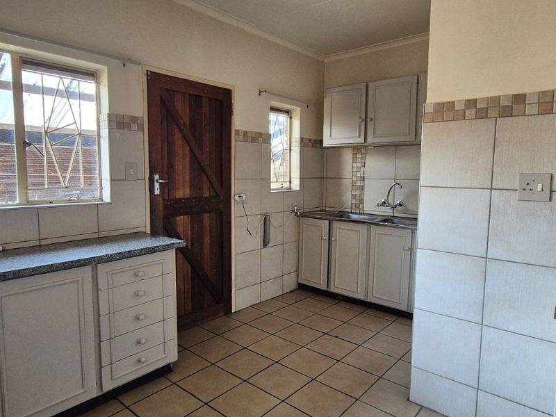Townhouse For Sale in Lydenburg Central - Photo 9