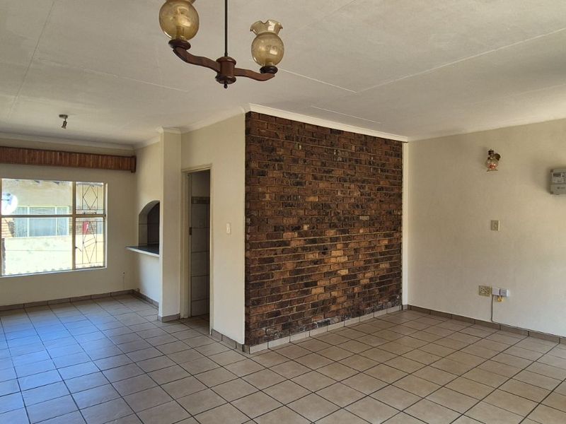 Townhouse For Sale in Lydenburg Central - Photo 7