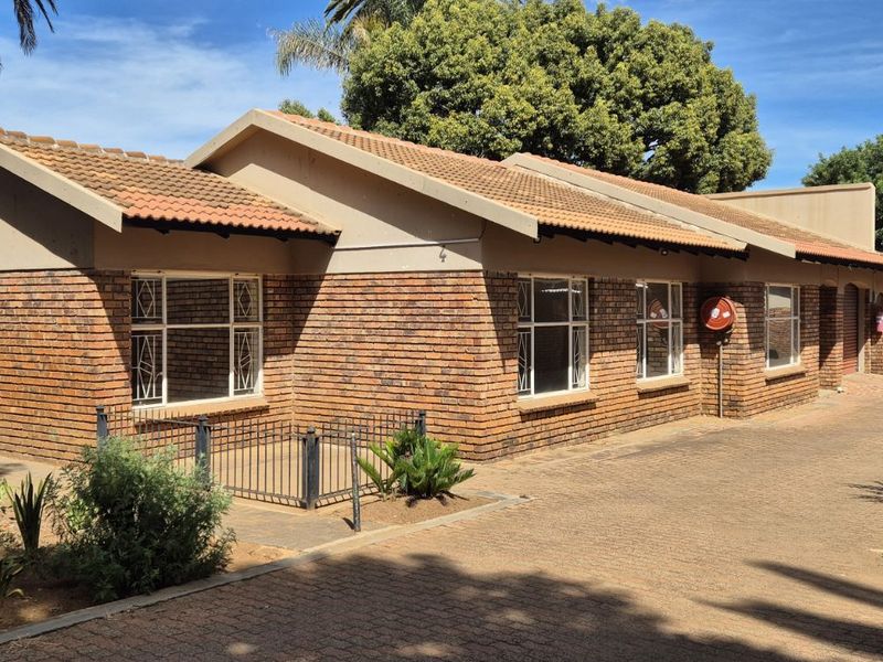 Townhouse For Sale in Lydenburg Central - Photo 2