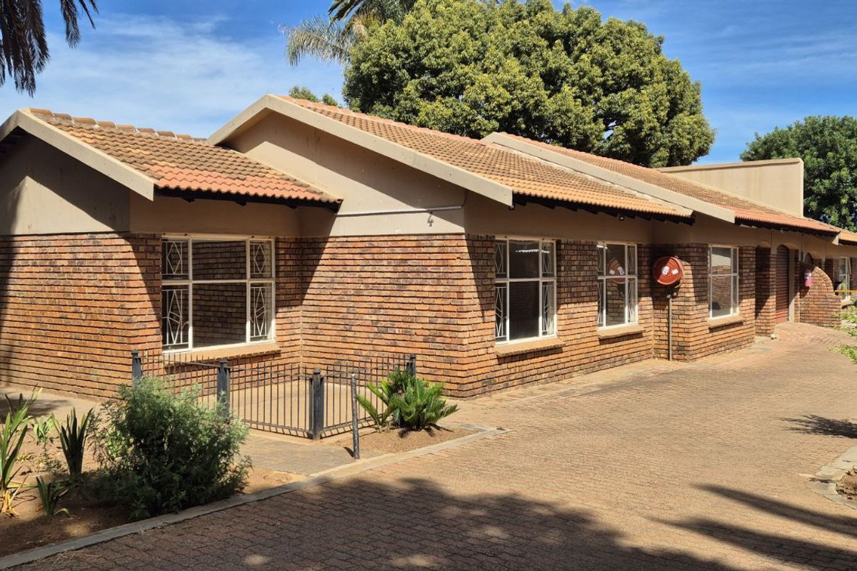 Townhouse For Sale in Lydenburg Central - Photo 2