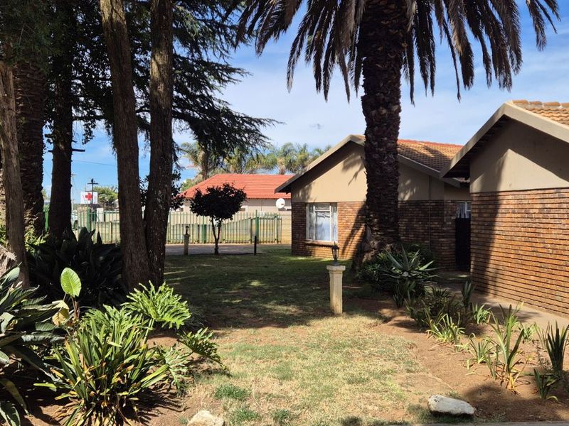 Townhouse For Sale in Lydenburg Central - Photo 3