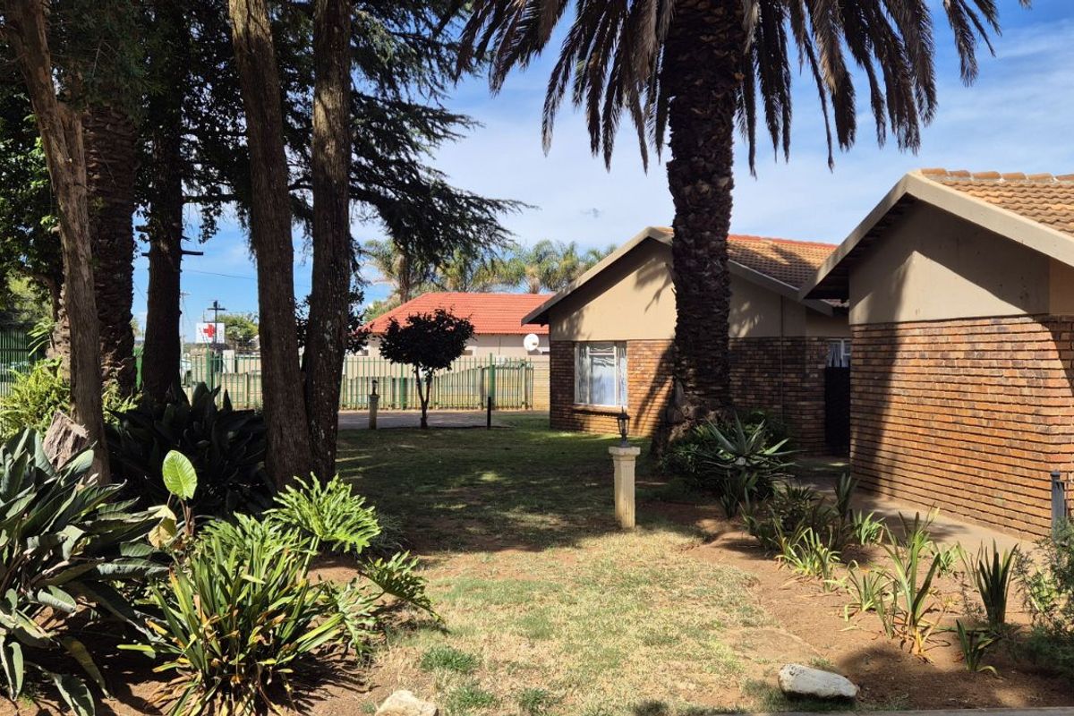 Townhouse For Sale in Lydenburg Central - Photo 3