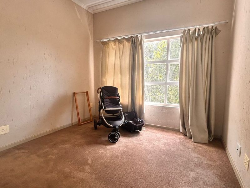 Apartment For Sale in Lonehill - Photo 8