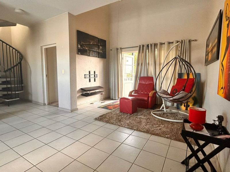 Apartment For Sale in Lonehill - Photo 4