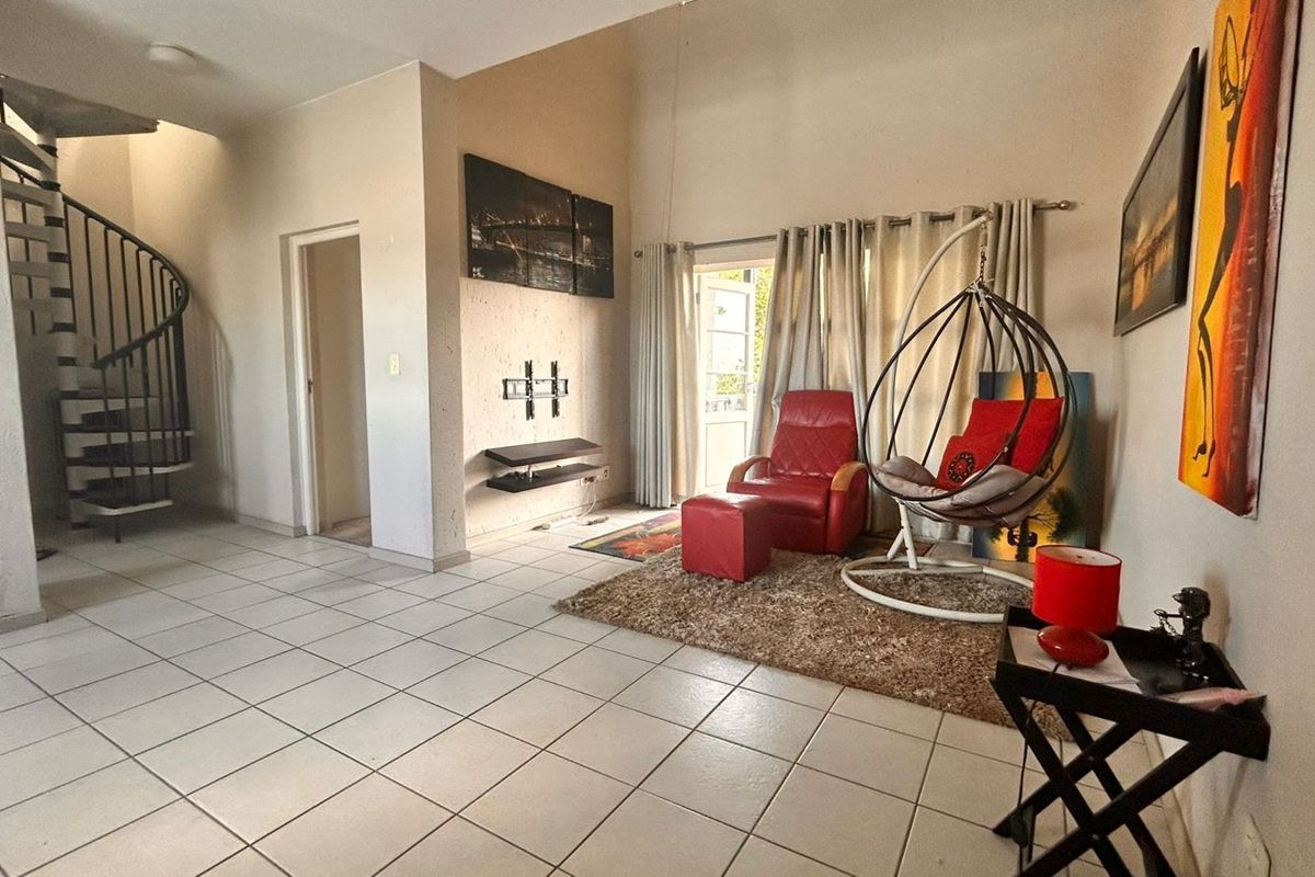 Apartment For Sale in Lonehill - Photo 4