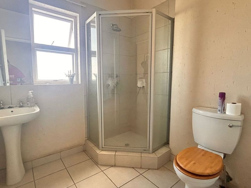 Apartment For Sale in Lonehill - Photo 9