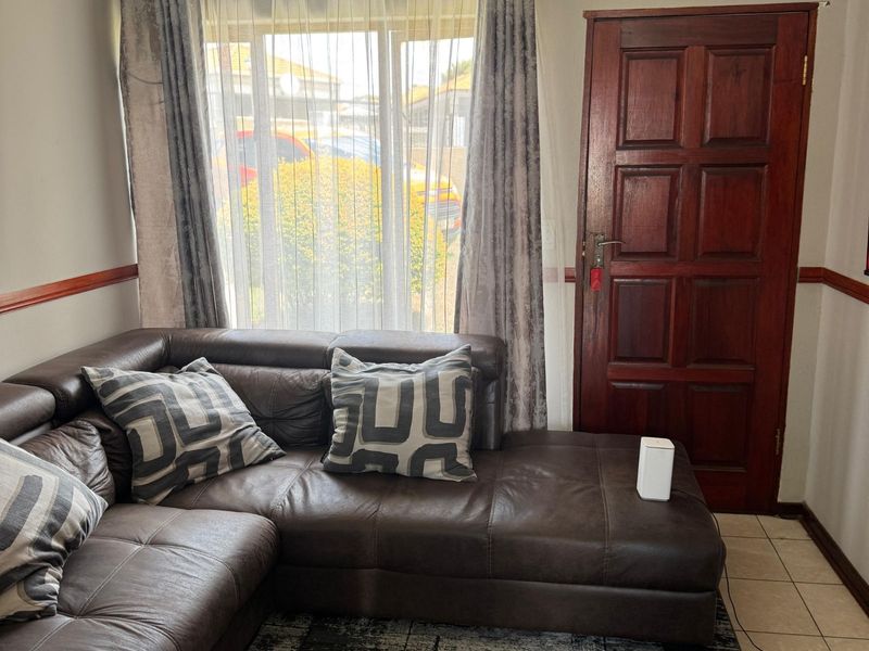 House For Sale in Jackaroo Park - Photo 3