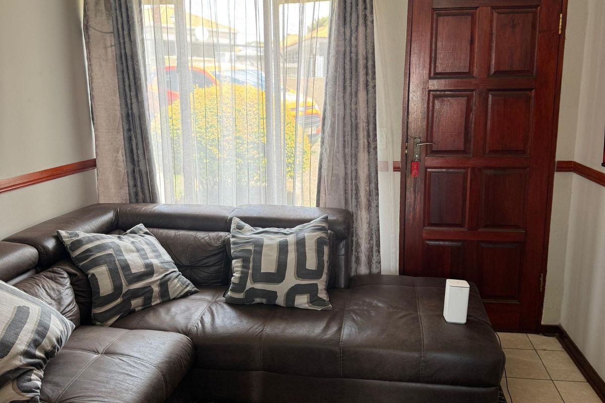 House For Sale in Jackaroo Park - Photo 3