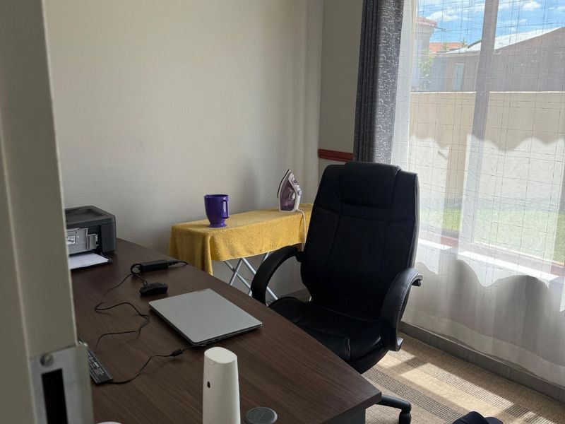 House For Sale in Jackaroo Park - Photo 5