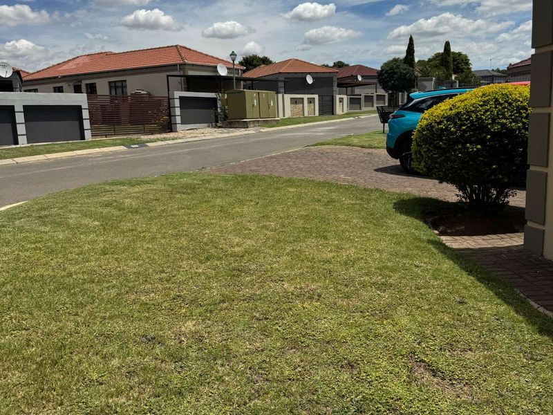 House For Sale in Jackaroo Park - Photo 2