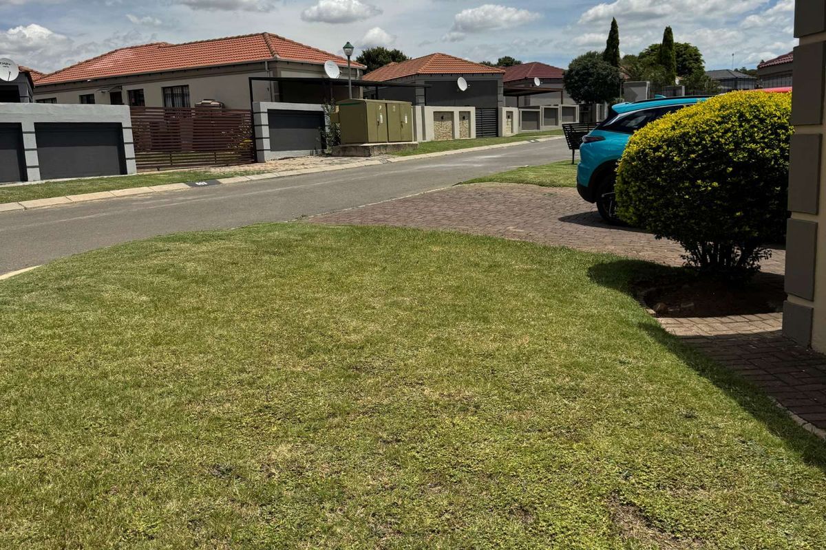 House For Sale in Jackaroo Park - Photo 2