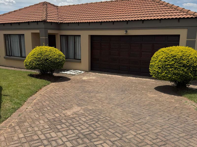 House For Sale in Jackaroo Park - Photo 1
