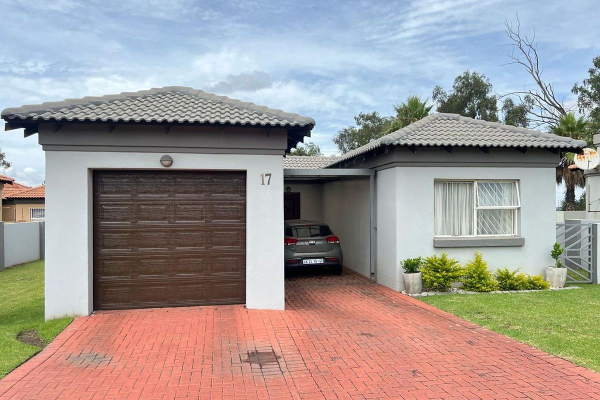 Townhouse For Sale in Reyno Ridge - Photo 3