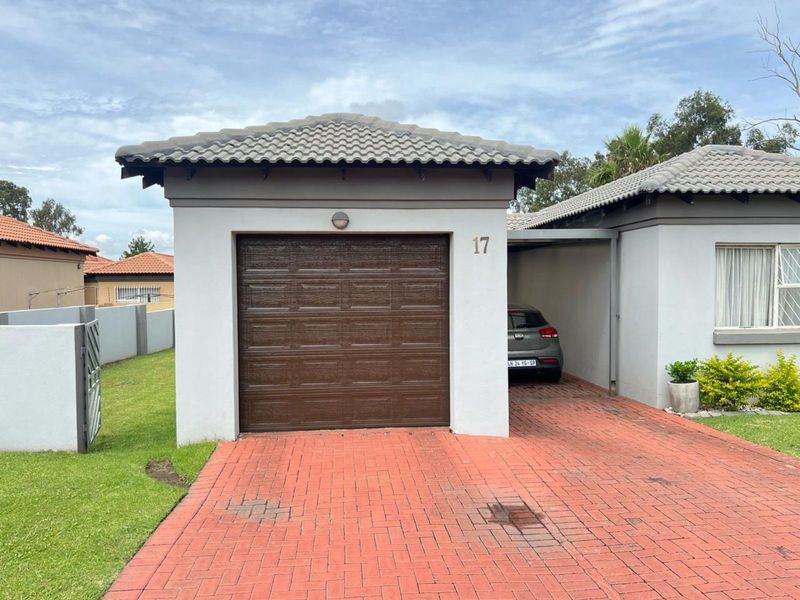 Townhouse For Sale in Reyno Ridge - Photo 5