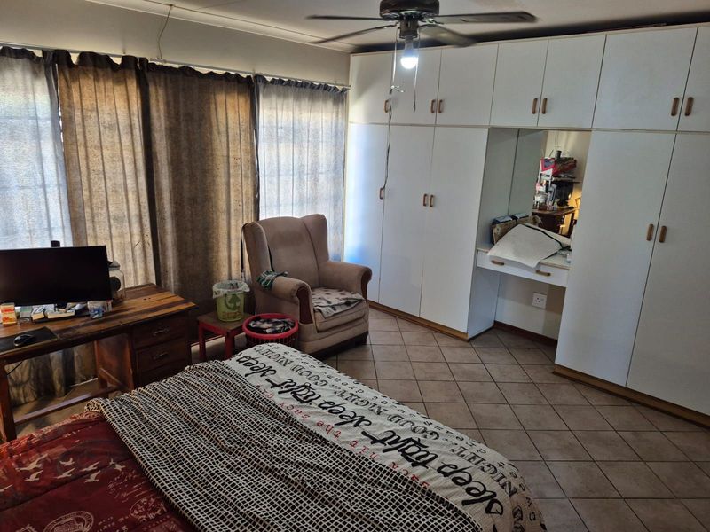 Townhouse For Sale in Kuruman Central - Photo 9