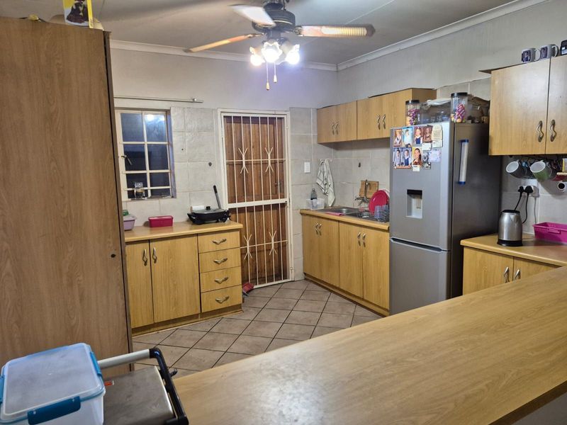 Townhouse For Sale in Kuruman Central - Photo 3