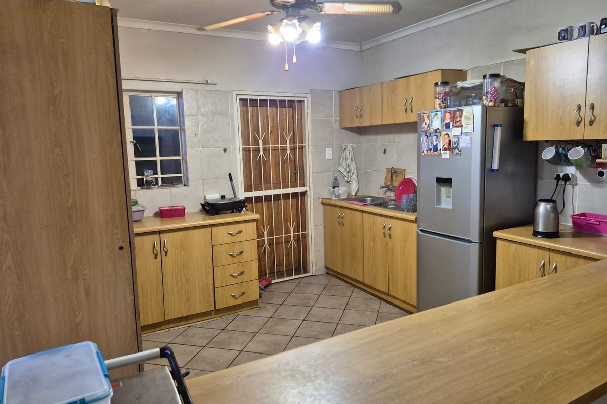 Townhouse For Sale in Kuruman Central - Photo 3