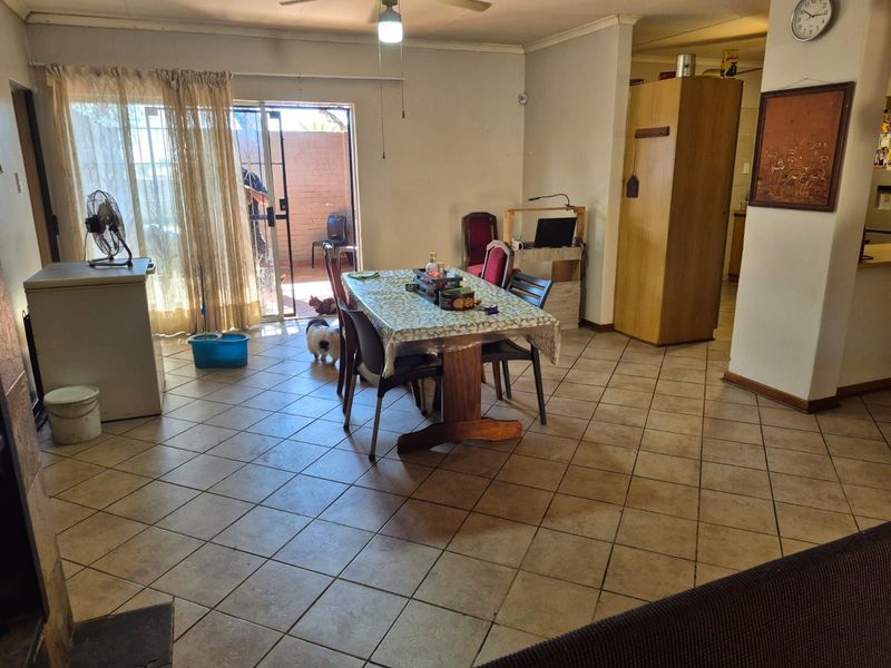 Townhouse For Sale in Kuruman Central - Photo 2