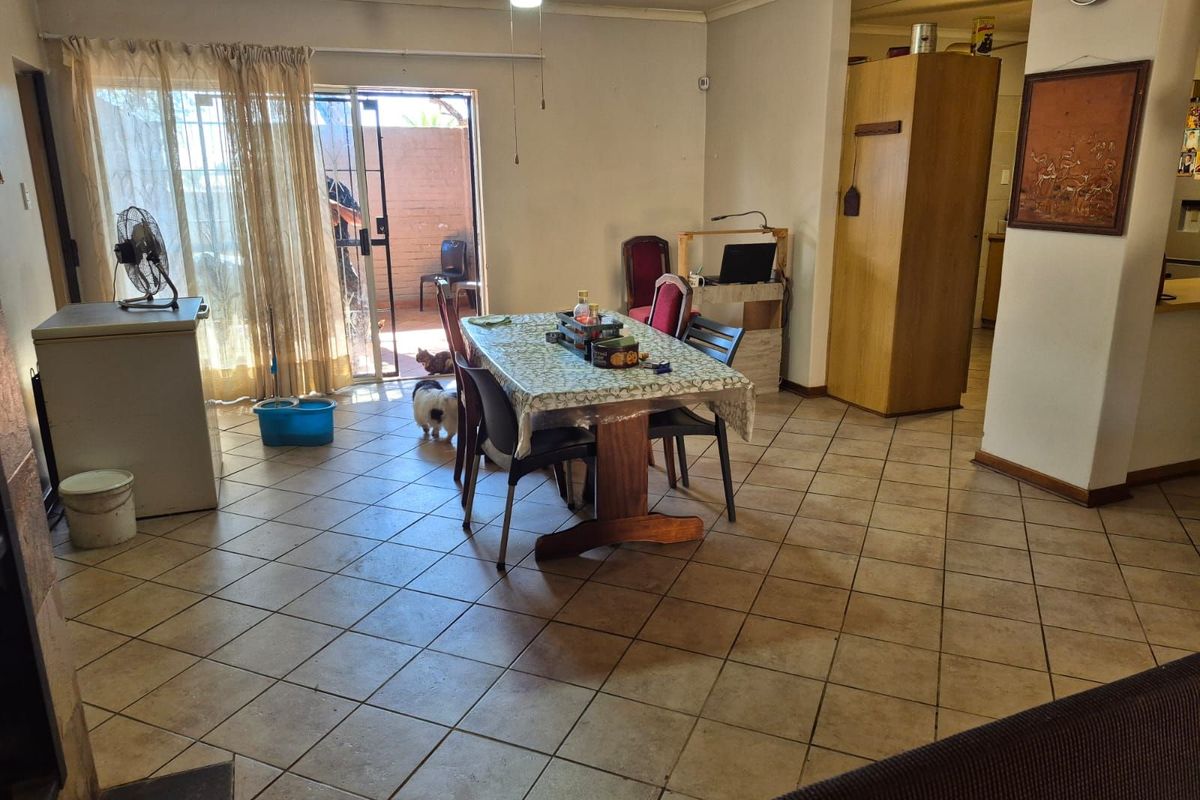 Townhouse For Sale in Kuruman Central - Photo 2