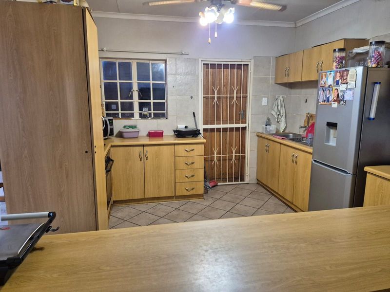 Townhouse For Sale in Kuruman Central - Photo 4