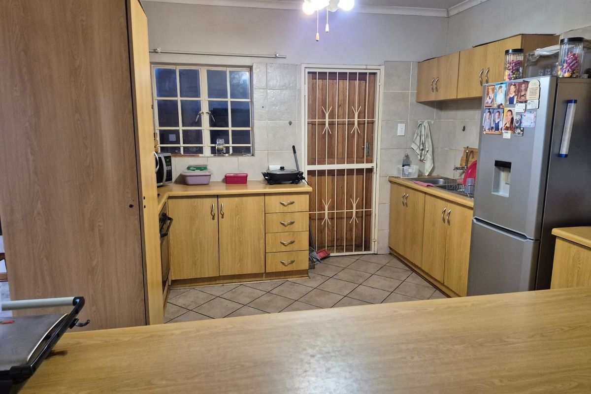 Townhouse For Sale in Kuruman Central - Photo 4