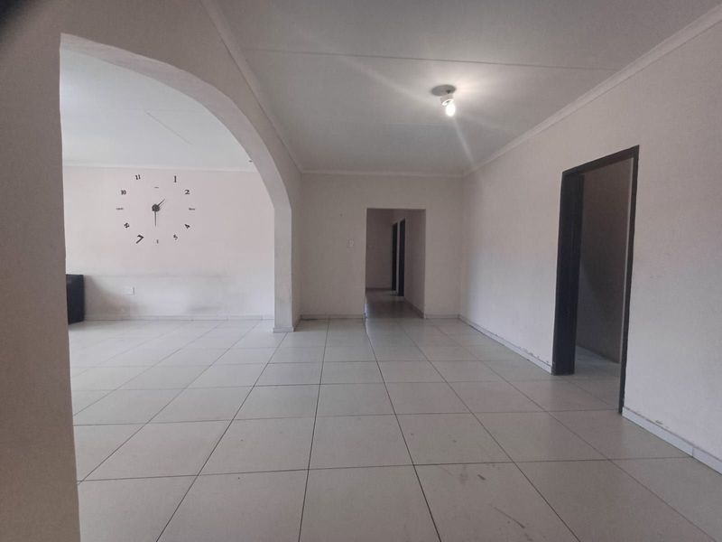 House For Sale in Flamwood - Photo 7